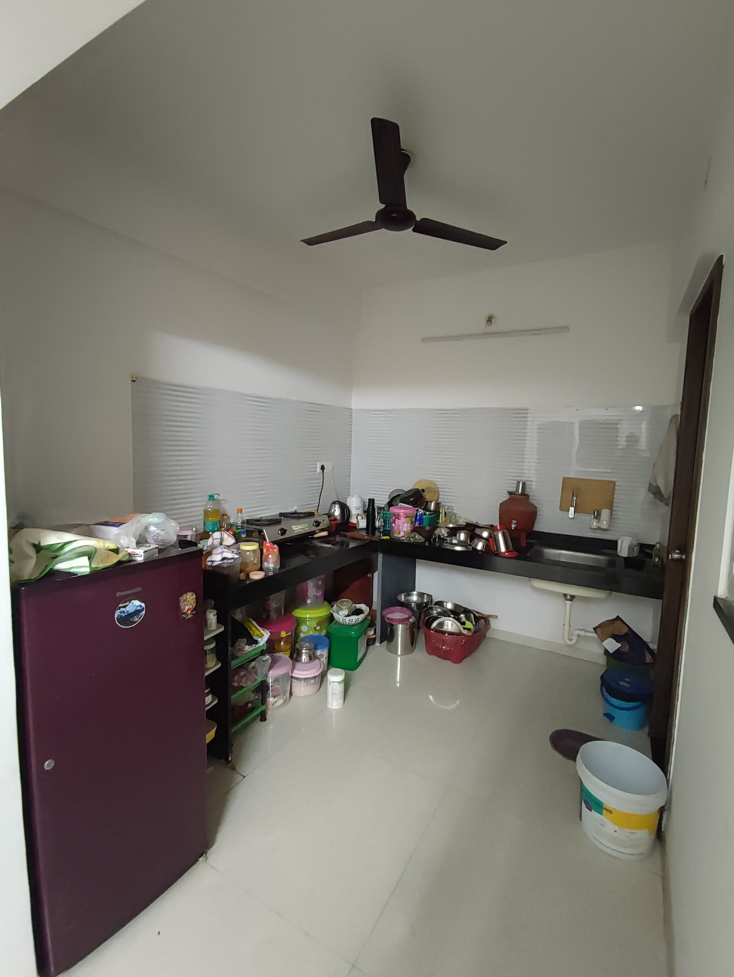 Outdated kitchen before design